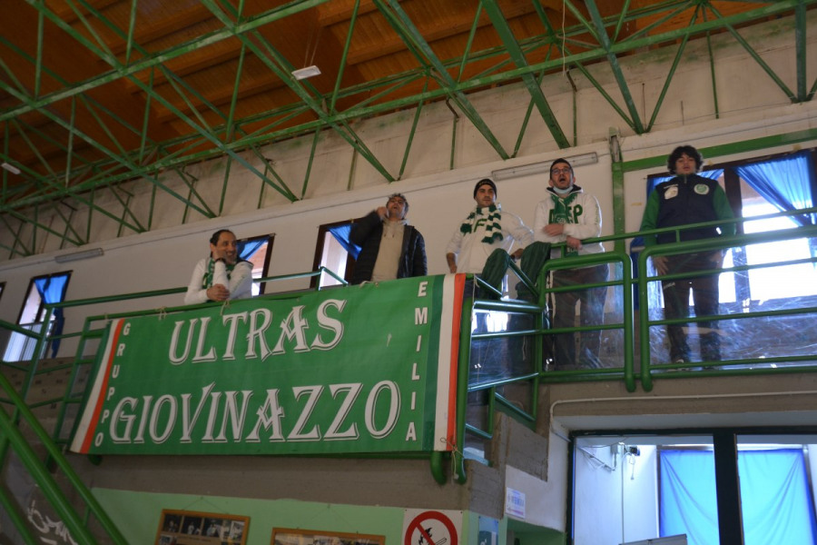 Castiglione-Giovinazzo-Gli-ultras-del-Giovnazzo-al-Casa-MOra