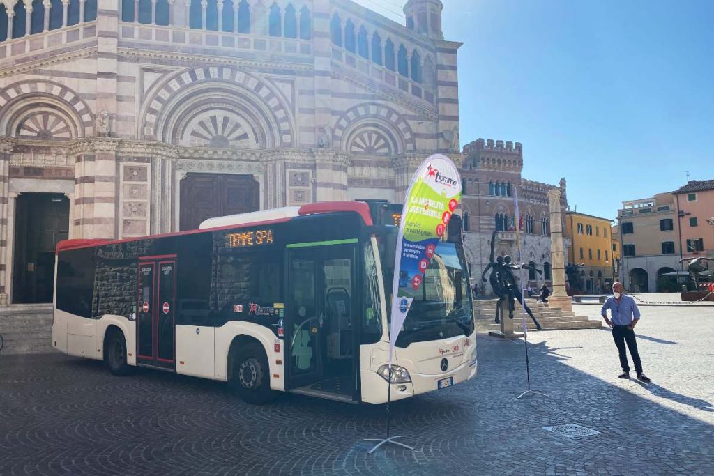 Grosseto: autobus Tiemme in piazza Duomo