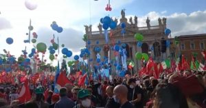 La manifestazione dei sindacati in piazza del Popolo a Roma
