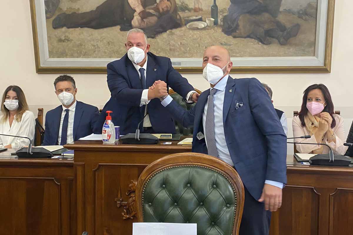 Fausto Turbanti e il sindaco Vivarelli Colonna