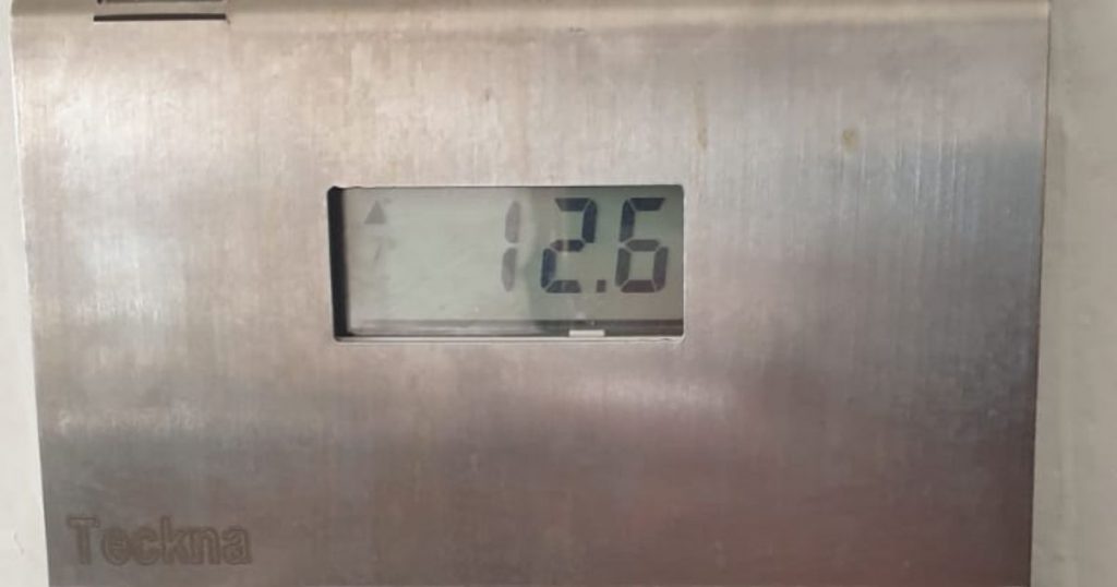 Il termostato del Liceo Aldi che segna 12°