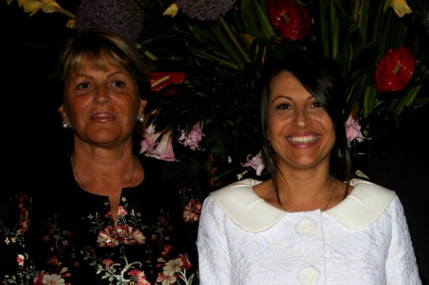 Mirella Dini con la figlia Angela il giorno delle nozze
