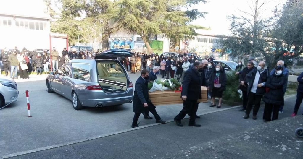 Un momento del funerale di Michele Scuffiotti