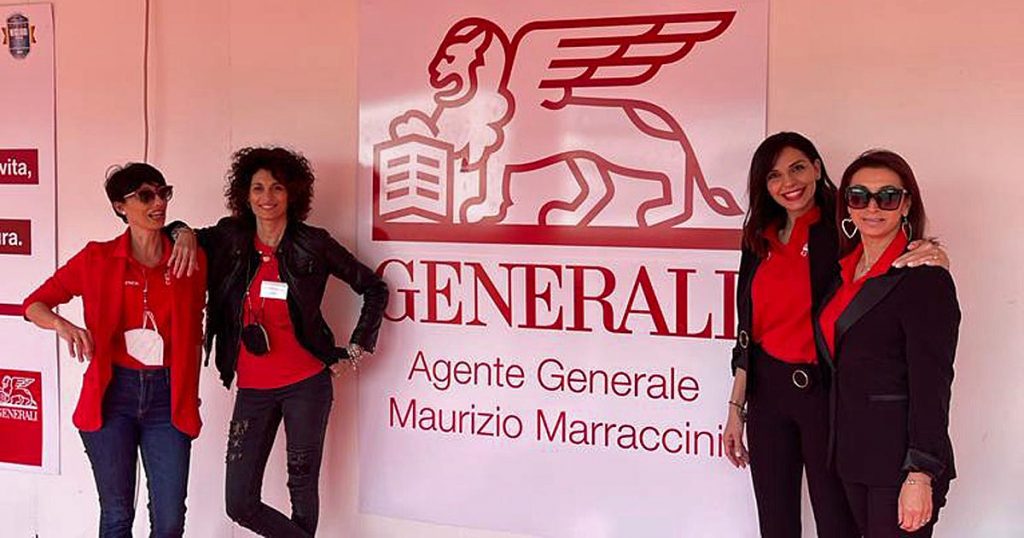 Da sinistra: Francesca, Giulia, Rosa e Gianna, parte dello staff dell'agenzia Generali di via Monterosa