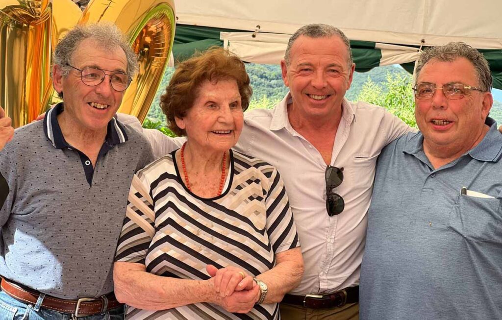 Wilma Confortini Casini con i tre figli Carlo, Sandro e Andrea