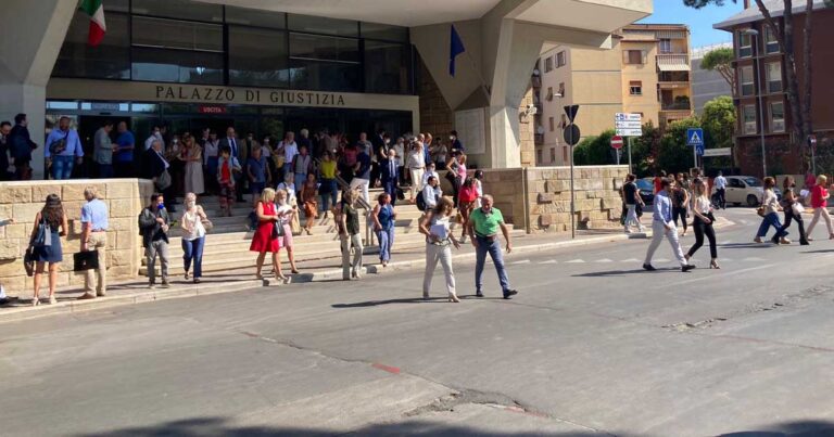 L'evacuazione del tribunale