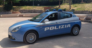 Aggressioni armati e mascherati, una macchina della polizia alla Cavallerizza