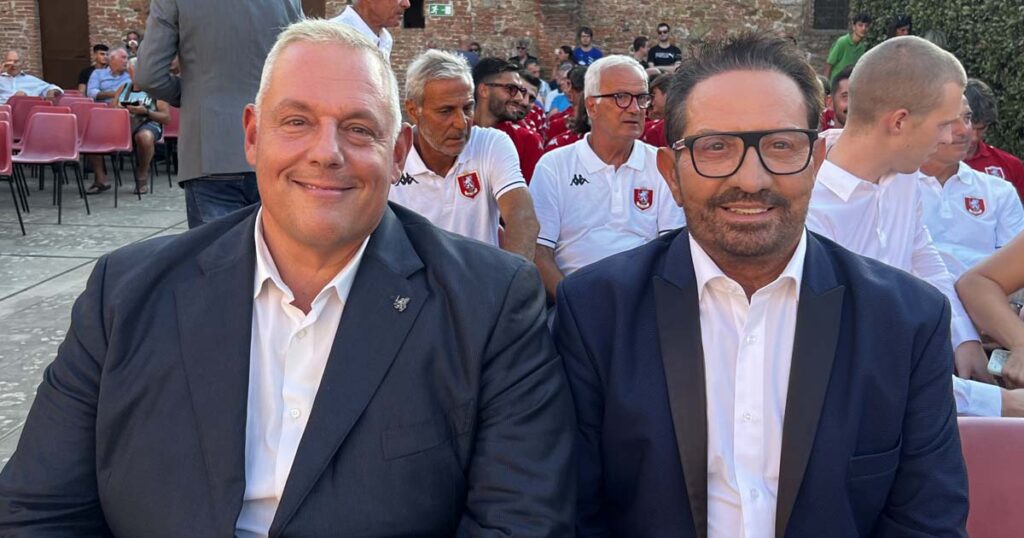 L'ormai ex presidente del Grosseto calcio Nicola Di Matteo con il sindaco Vivarelli Colonna, alla presentazione della squadra al Cassero, il 25 agosto