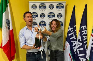 Simona Petrucci e Fabrizio Rossi brindano dopo il voto