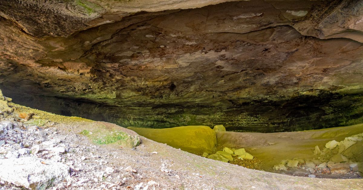 Un'altra delle grotte di Vitozza