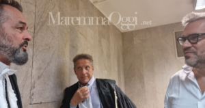 Da sinistra l'avvocato Roberto Baccheschi, l'avvocato Roberto Martini e l'imprenditore Antonio Degortes @maremmaoggi