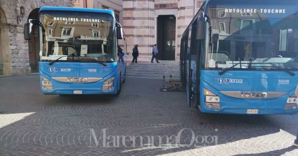 I nuovi bus di Autolinee Toscana in piazza Dante