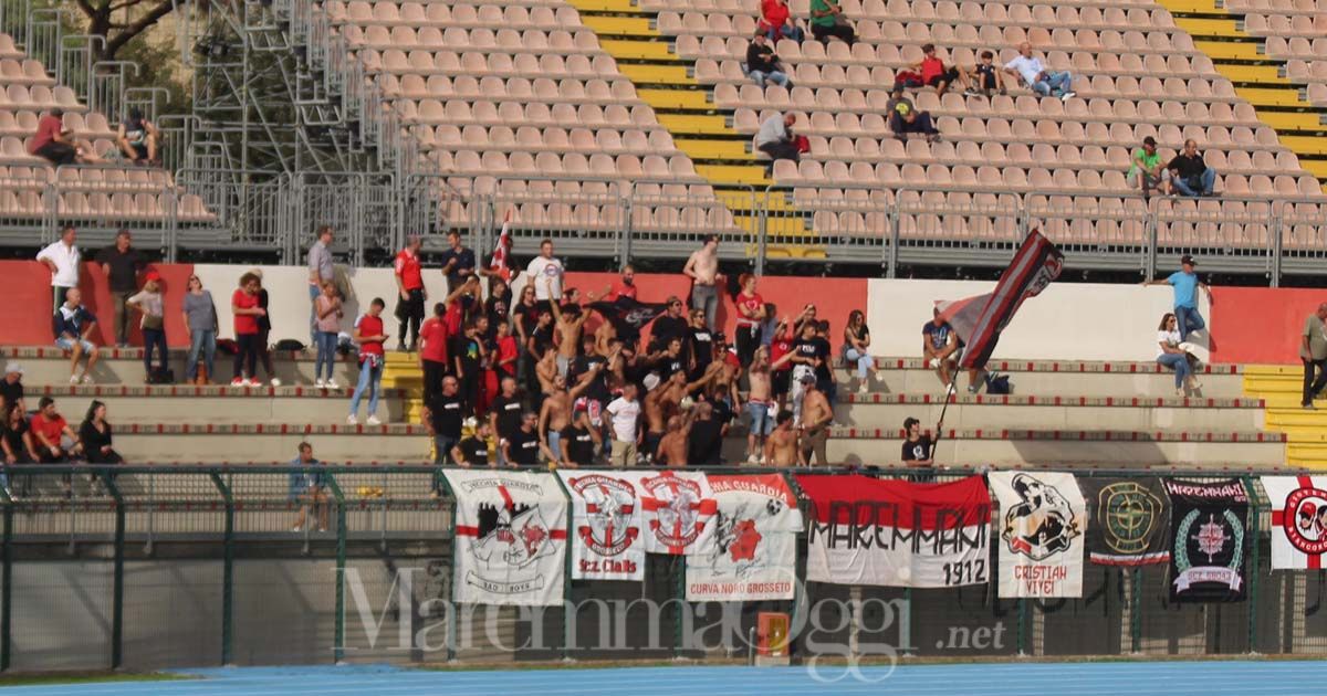 La curva dei tifosi del Grosseto calcio