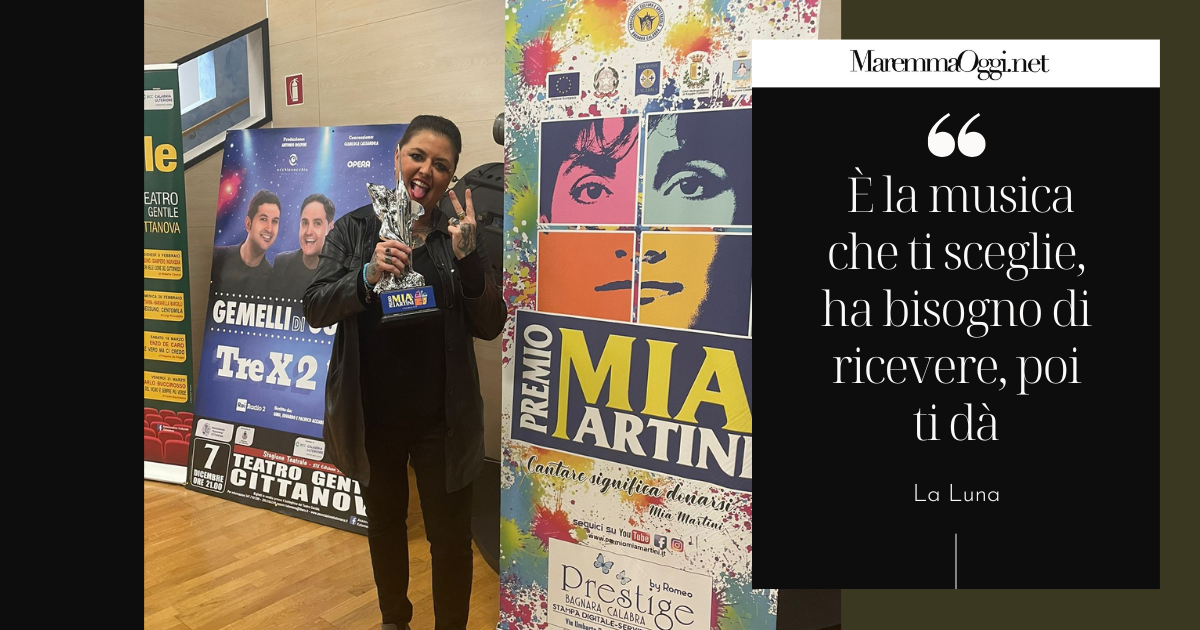 La Luna col premio dedicato al vincitore della categoria "emergenti"