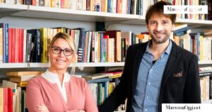 Elena Nappi ed Emiliano Rabazzi nella biblioteca
