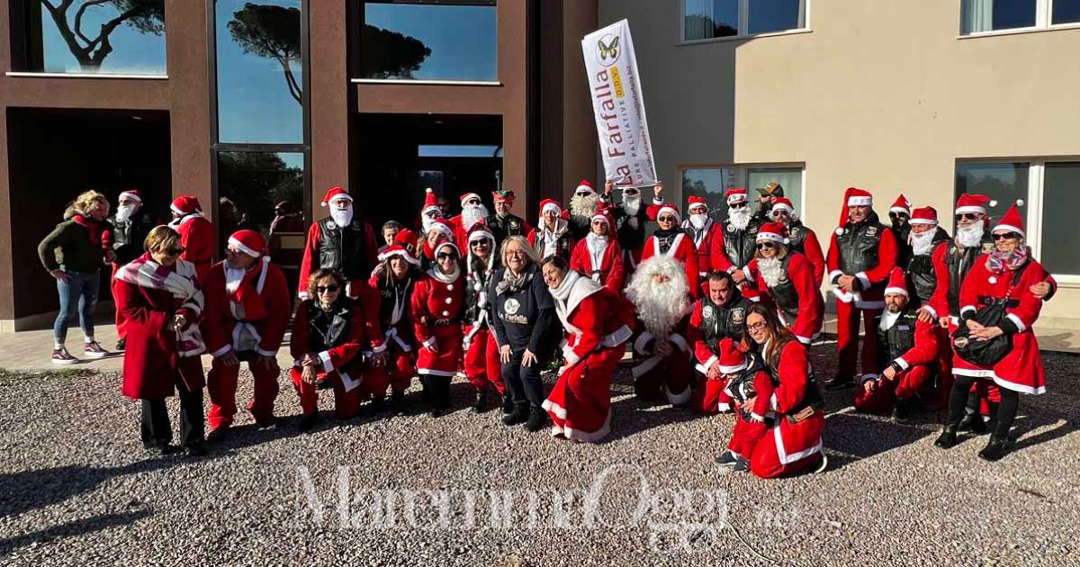 I babbi Natale speciali sono quelli del Granducato Bikers. Prima il giro per la città, poi la consegna della donazione. Video e foto