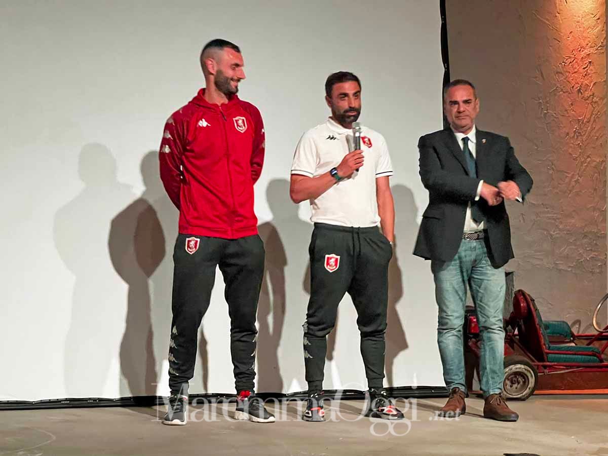 Gianni Lamioni con il tecnico Liguori e il capitano Ciolli