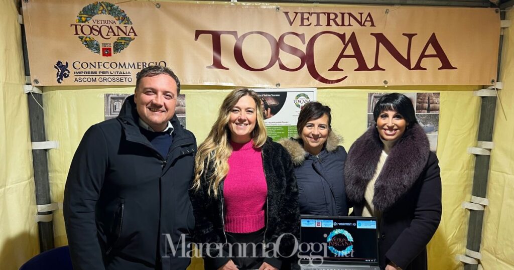 Lo stand di Vetrina Toscana con l'assessore Leonardo Marras