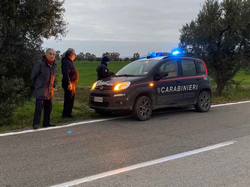 I carabinieri forestali sul luogo dello sversamento