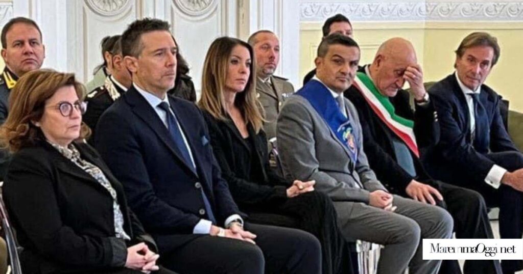 La prefetta Paola Berardino e le altre autorità alla consegna della medaglia d'onore, nel Giorno della Memoria