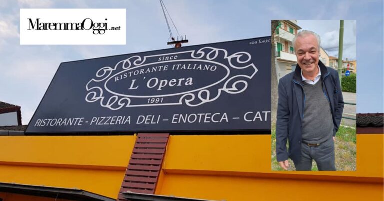 Paolo Nesi davanti all'insegna del suo ristorante