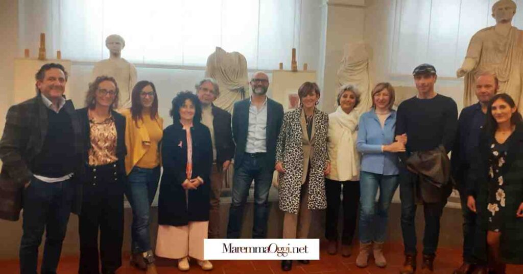 Il gruppo di lavoro del premio Toscana al Museo archeologico