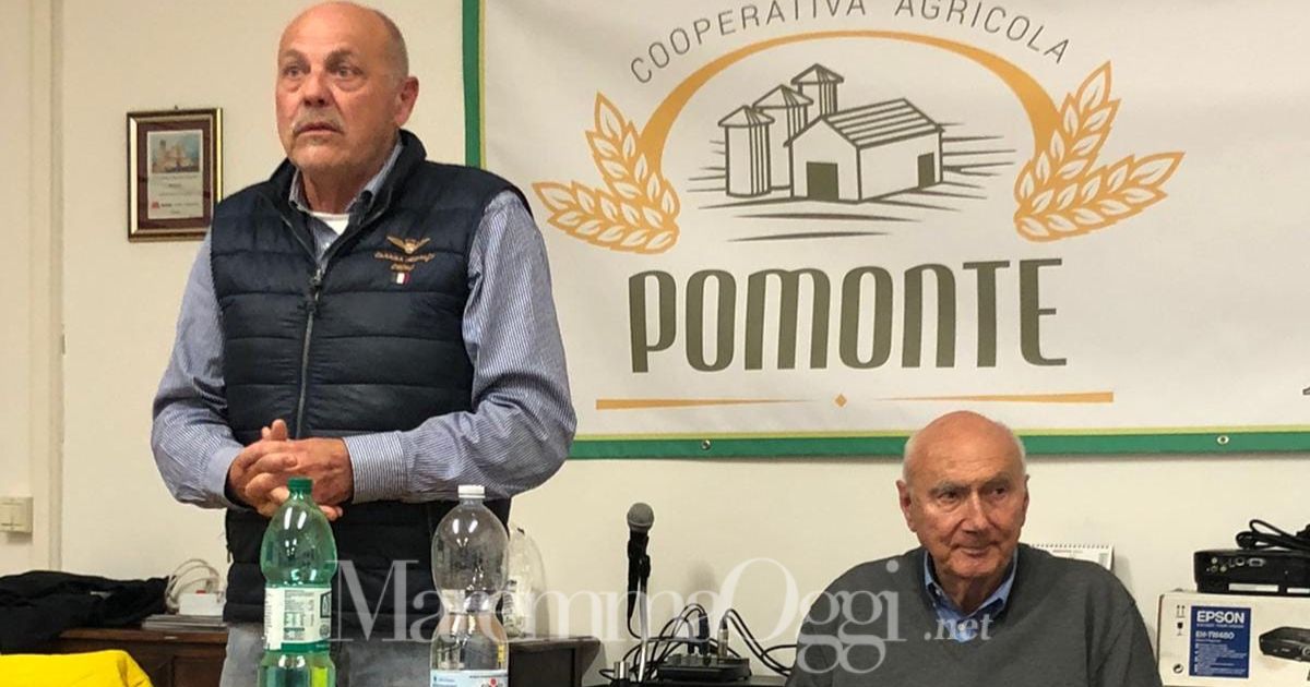 Un momento dell'assemblea a Pomonte: Gianluca Mazzuoli e Francesco Marchi