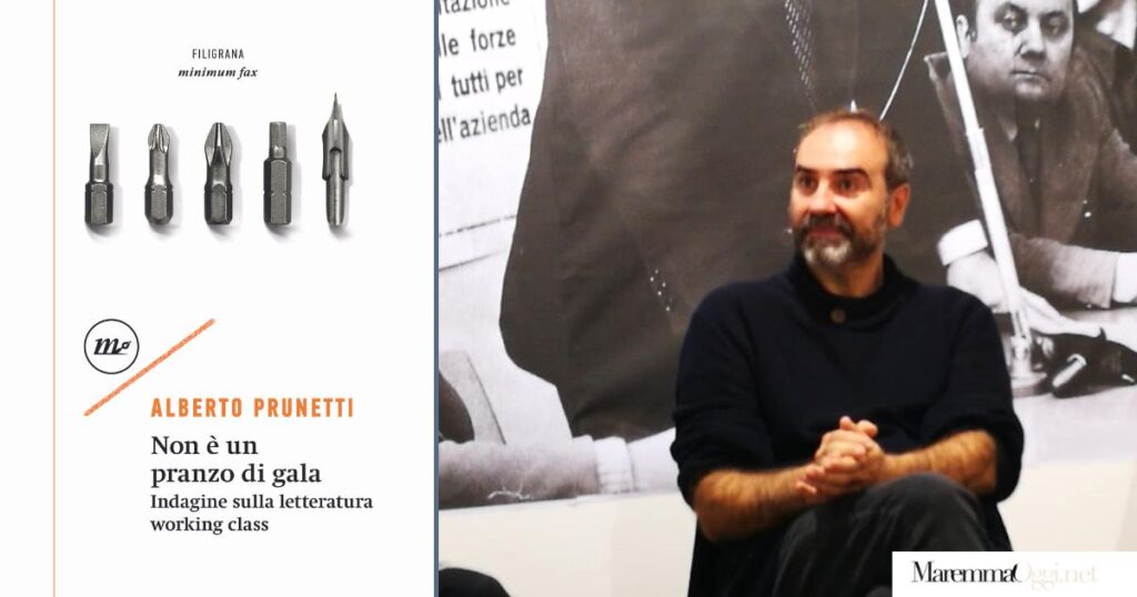 Alberto Prunetti col suo libro "Non è un pranzo di gala"