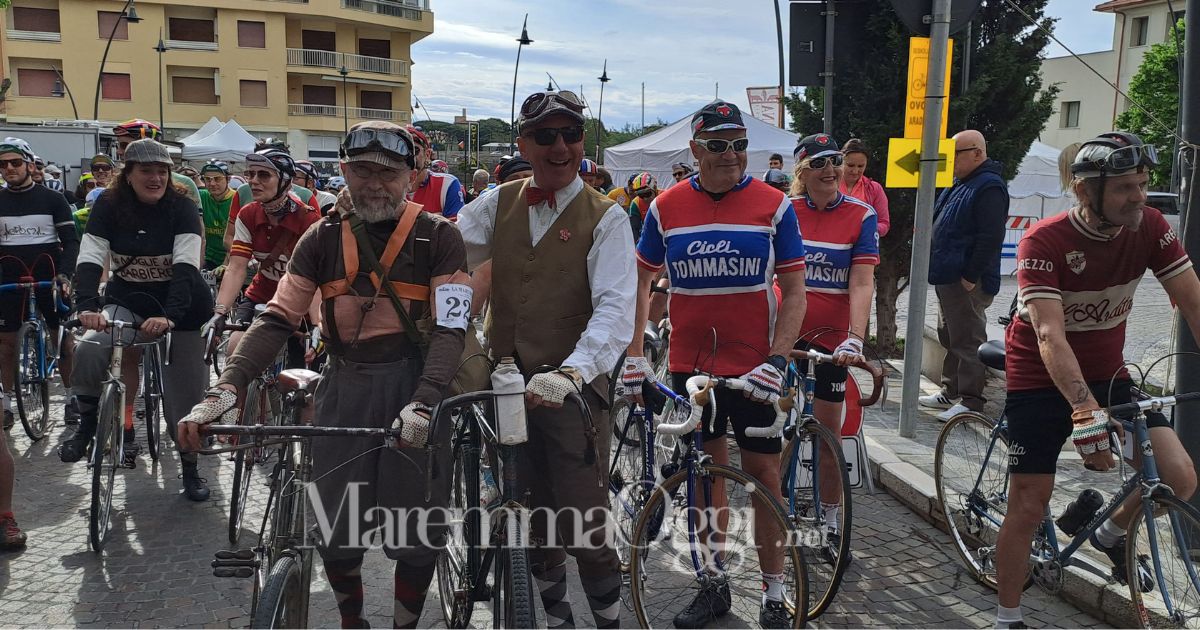 La partenza della ciclostorica 2023