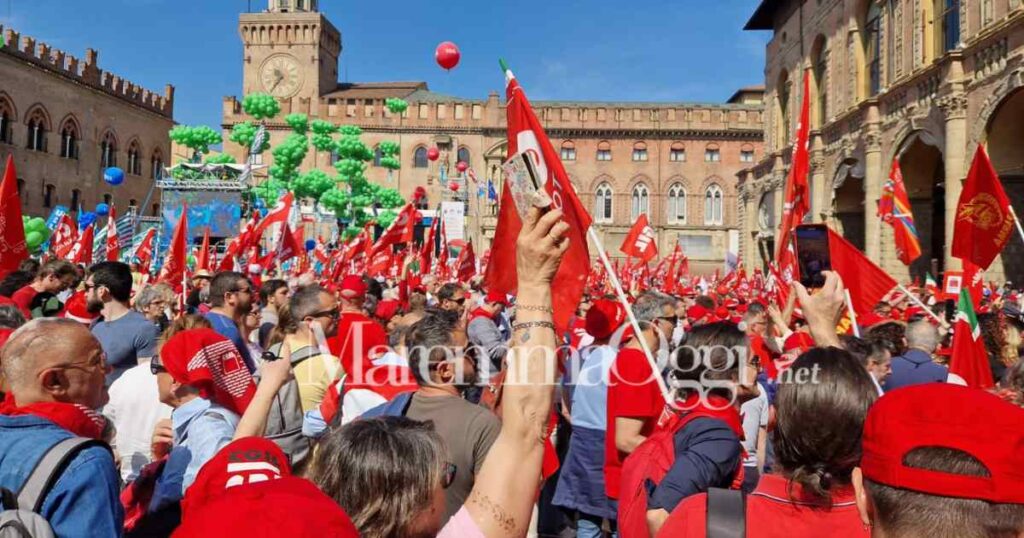 La manifestazione dei sindacati a Bologna