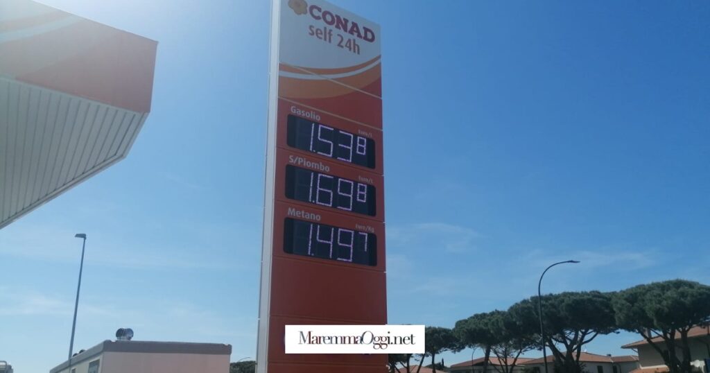 Guerra dei carburanti: il distributore Conad di via Scansanese sabato 6 maggio 2023