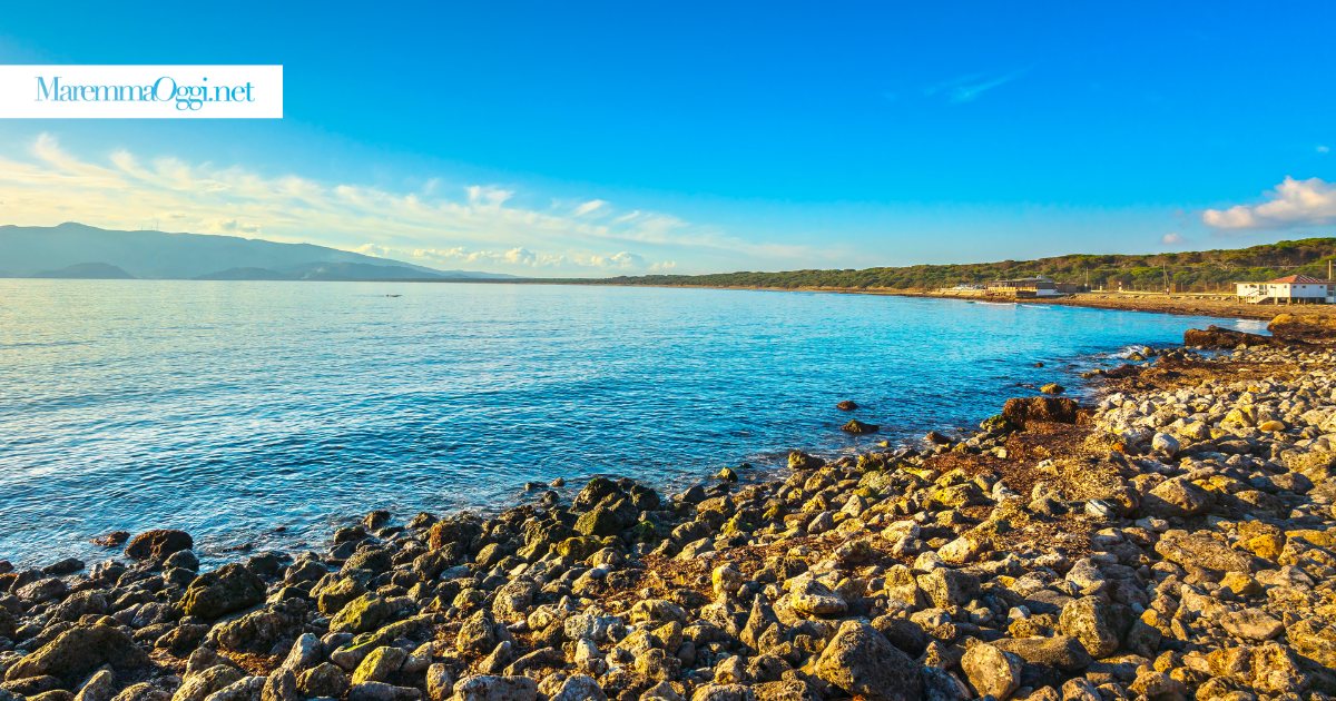 La zona della Feniglia sotto ad Ansedonia, qui c'è il divieto di balneazione