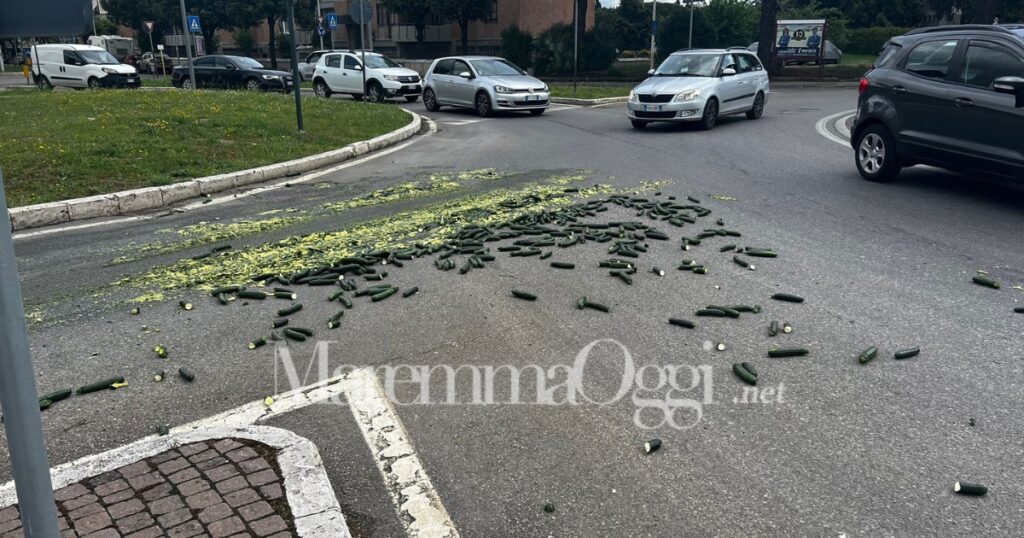 Il carico di zucchine perse per strada