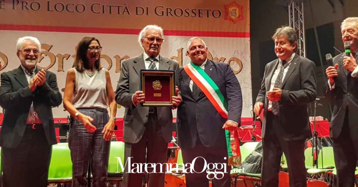 Gianfranco Luzzetti durante il conferimento del premio Grifone d’oro nel 2019