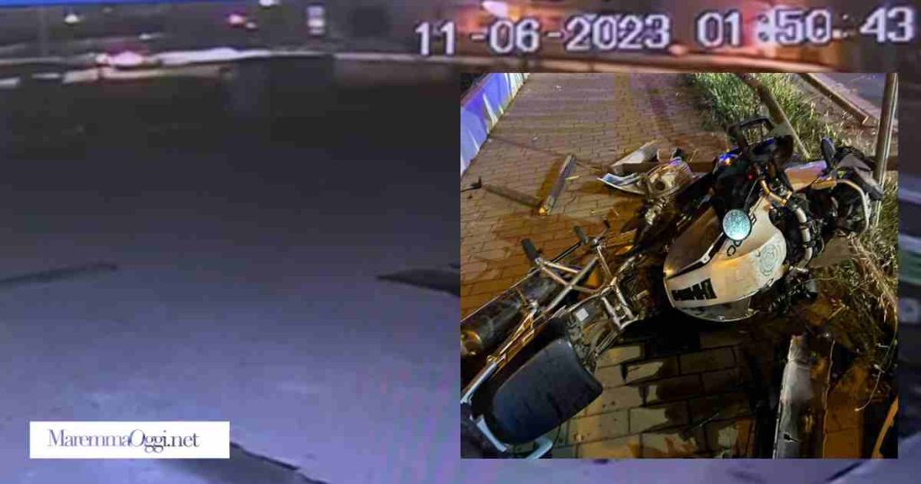 Un frame del video e la moto dopo l'incidente
