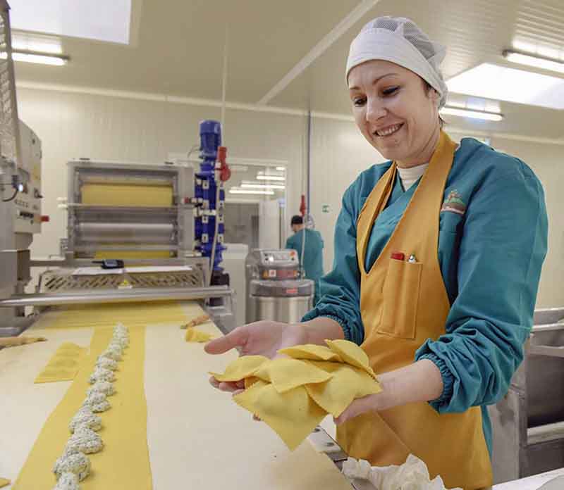 I tortelli maremmani nella sede di produzione a Grosseto