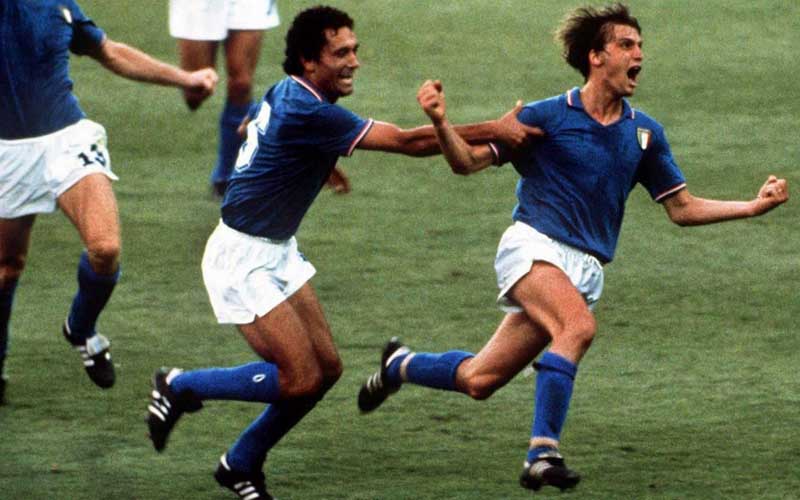 Marco Tardelli e Claudio Gentile dopo la rete del temporaneo 2-0