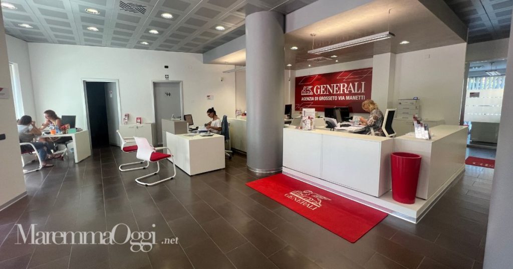 L'interno della nuova agenzia Generali in via Manetti