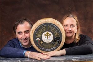 Simone Sargentoni e Angela Fiorini con la Riserva del Fondatore