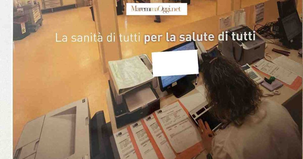 Il dettaglio del manifesto affisso all'ospedale di Arezzo