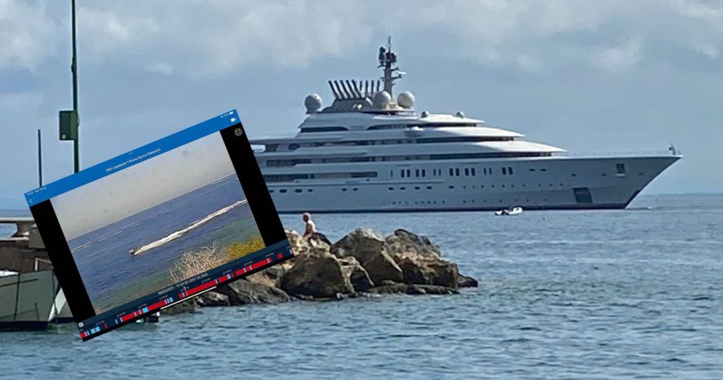 Lo yacht Opera nelle acque dell'Argentario e il fotogramma della moto nell'area protetta di Giannutri