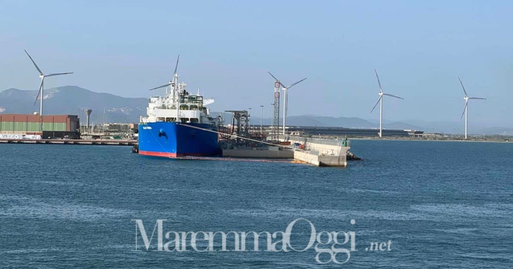 Il rigassificatore di Piombino e il parco eolico