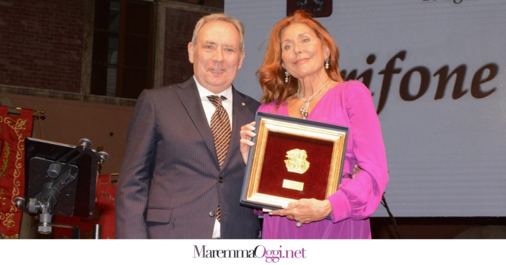Grifone d'oro 2023 a lady Morellino Elisabetta Geppetti, con Andrea Bramerini