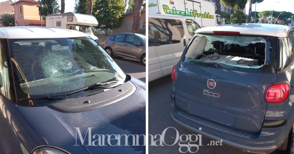 Una delle auto vandalizzate in via Umberto Giordano