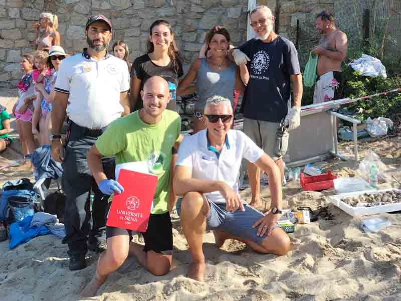 Foto di gruppo sulla spiaggia delle Caldane
