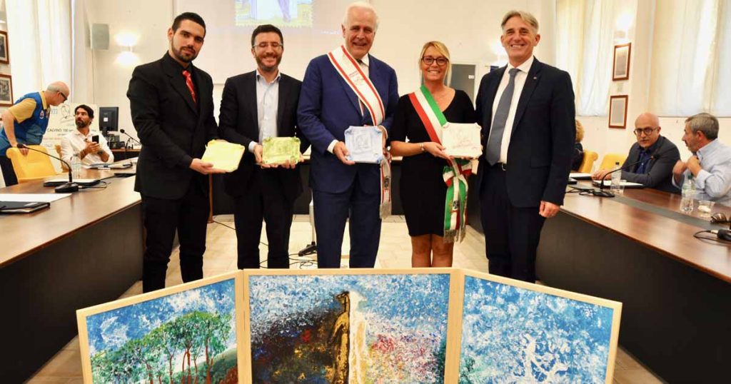 La cerimonia per la cittadinanza a Calvino, da sinistra: Alejandro Betancourt, Giordano Tommaso, Eugenio Giani, Elena Nappi e Marco Simiani