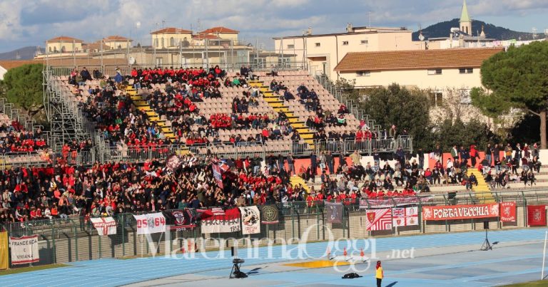 Annullato anche il terzo Daspo ai tifosi del Grosseto, nella foto la curva biancorossa