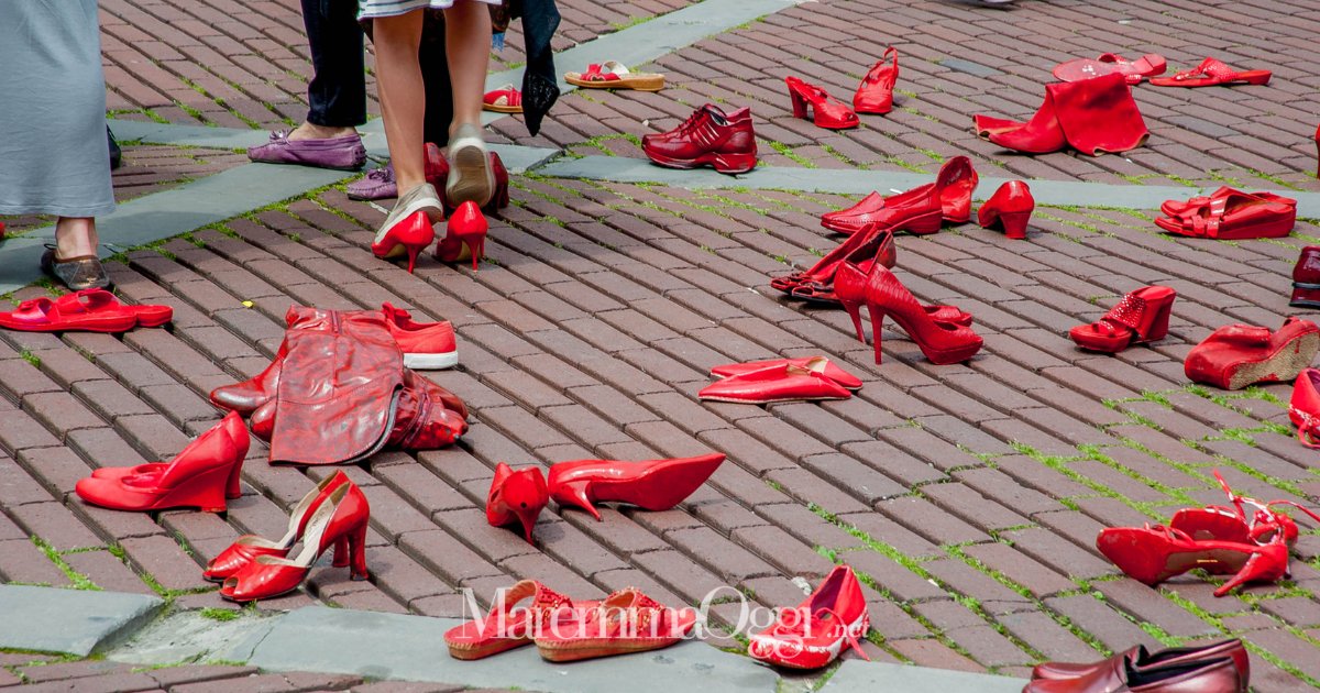 Le scarpette rosse, simbolo della violenza sulle donne