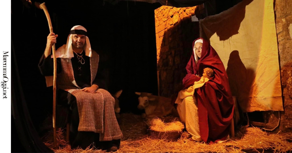 Presepe vivente Santa Fiora, la ricostruzione della capanna con Giuseppe e Maria