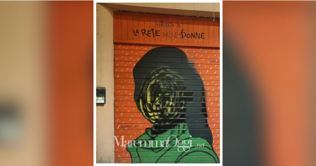 La serranda del progetto Trame di Clan dedicata alle donne imbrattata con lo spray
